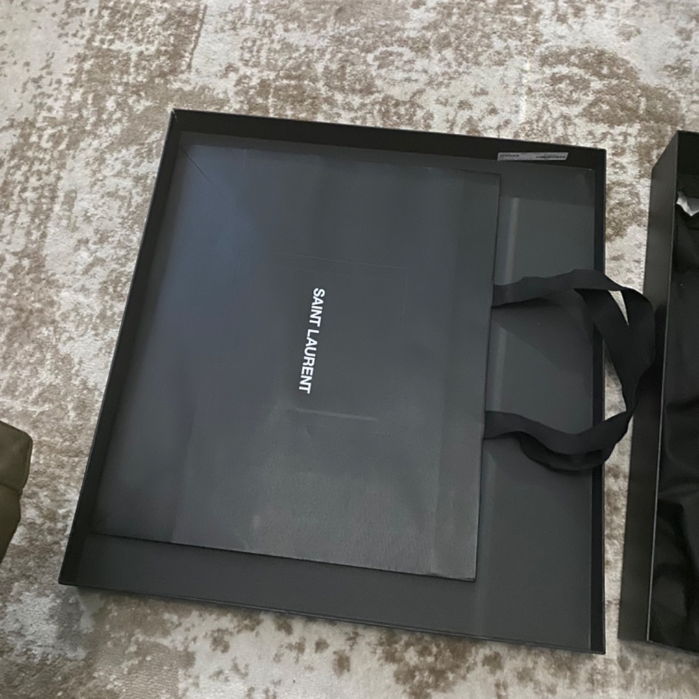 Yves Saint Laurent YSL authentic New ICARE Maxi - Picture 7 of 8